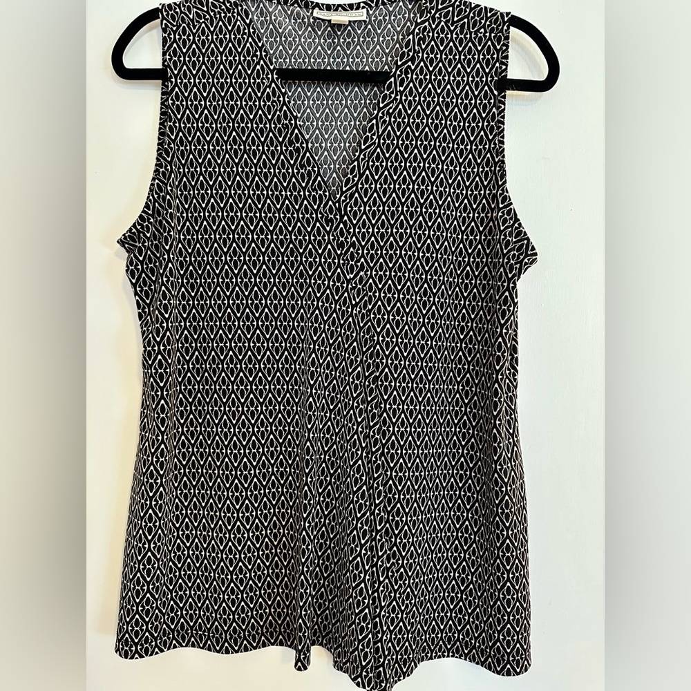 Dana Buchman Knit Top. Size L. Black/Tan. Sleeveless. V Neck.
